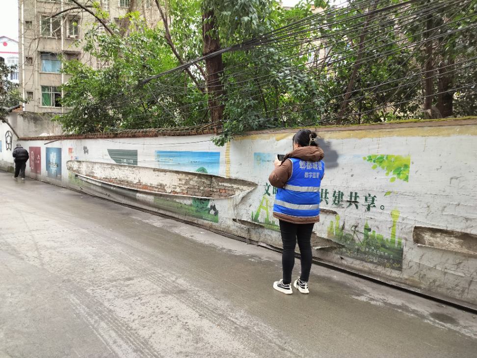 智慧城管助力城市“顏值”提升，臨街廣告安全隱患無(wú)處遁形